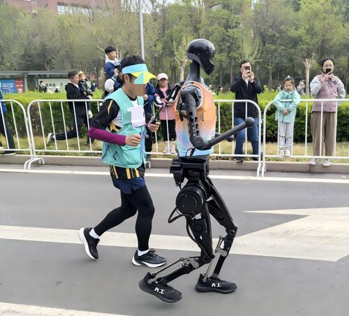 Latest company news about Rion Technology Powers the Smart Race — The “Invisible Engine” Behind Humanoid Robots at the Yizhuang Half Marathon
